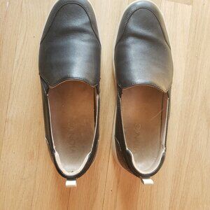 Vionic Penelope Croc slip ons size 8.5